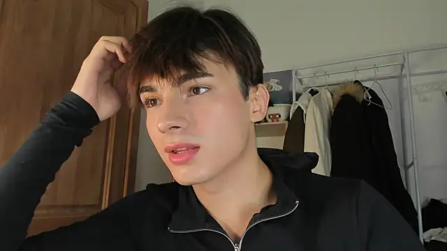 Snapshot of mystic_evan chatting on 10-19-25, 09:59 mystic evan online show from 10-19-25, 09:59