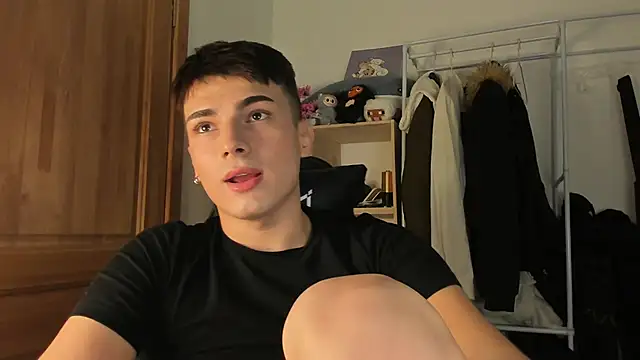 Snapshot of mystic_evan chatting on 10-21-25, 10:32 mystic evan online show from 10-21-25, 10:32