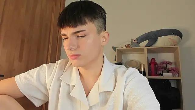 Snapshot of mystic_evan chatting on 11-18-25, 09:36 mystic evan online show from 11-18-25, 09:36