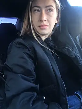 Reina Cummings online show from 09-22-25, 04:58