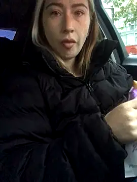 Reina Cummings online show from 09-29-25, 04:50