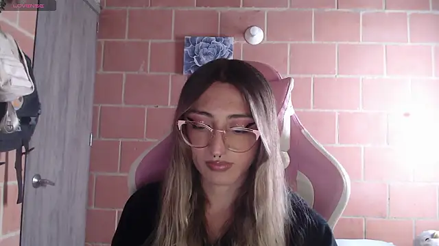 Snapshot of Andrea_camilaaa chatting on 02-03-26, 02:22 Andrea camilaaa online show from 02-03-26, 02:22