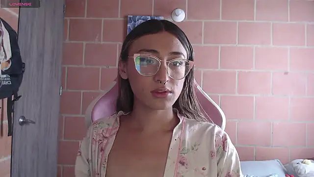 Snapshot of Andrea_camilaaa chatting on 02-15-26, 03:31 Andrea camilaaa online show from 02-15-26, 03:31