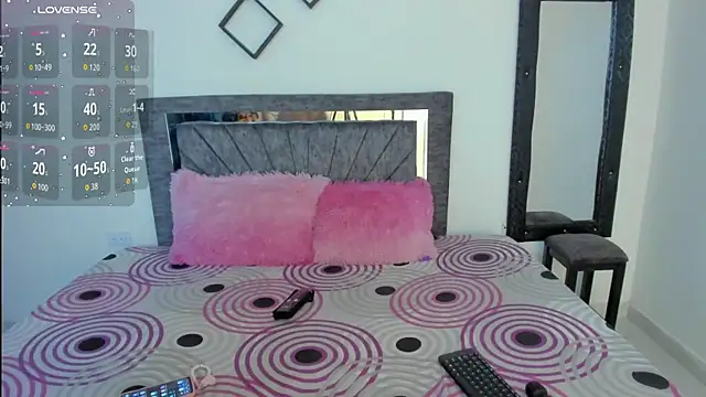 Laurasofia01 online show from 10-31-25, 02:29