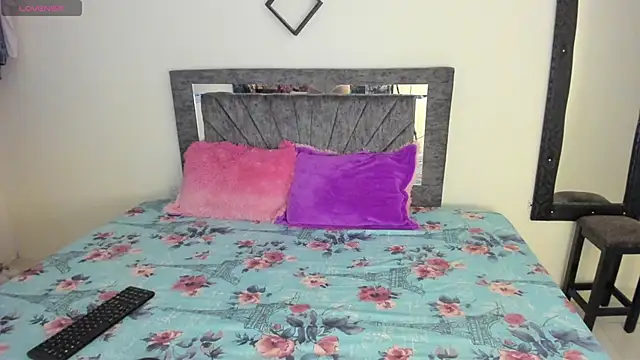 Laurasofia01 online show from 11-07-25, 05:57