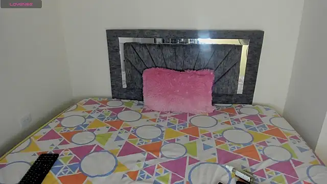 Laurasofia01 online show from 04-05-26, 03:09