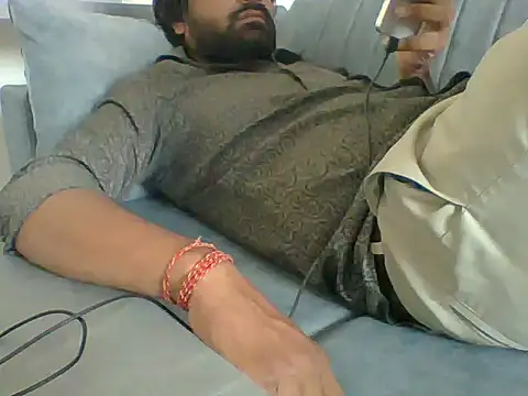 Snapshot of autophile-indian chatting on 11-26-25, 09:43 autophile-indian online show from 11-26-25, 09:43