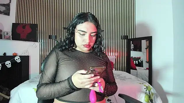 SyraPalmer online show from 10-21-25, 03:29