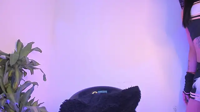 Lucy shen  online show from 10-09-25, 11:14