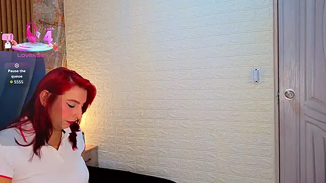 Snapshot of angel__red_ chatting on 09-29-25, 12:27 angel red online show from 09-29-25, 12:27