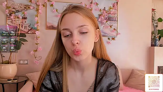 Snapshot of CindyGreen chatting on 10-23-25, 06:23 CindyGreen online show from 10-23-25, 06:23