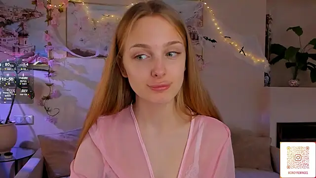 Snapshot of CindyGreen chatting on 10-25-25, 06:54 CindyGreen online show from 10-25-25, 06:54