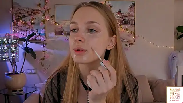 Snapshot of CindyGreen chatting on 10-27-25, 07:56 CindyGreen online show from 10-27-25, 07:56