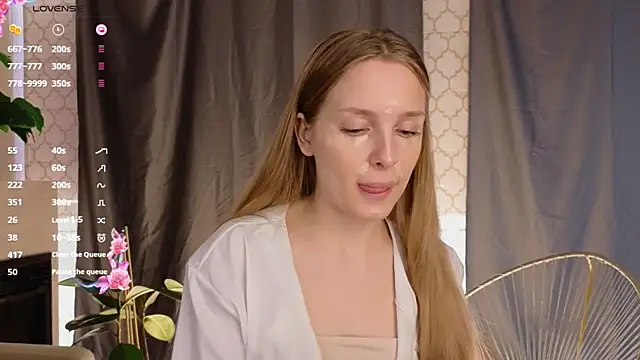 Snapshot of CindyGreen chatting on 11-19-25, 06:35 CindyGreen online show from 11-19-25, 06:35