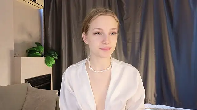 Snapshot of CindyGreen chatting on 11-28-25, 06:16 CindyGreen online show from 11-28-25, 06:16