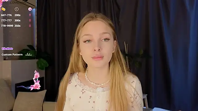 Snapshot of CindyGreen chatting on 11-30-25, 06:17 CindyGreen online show from 11-30-25, 06:17