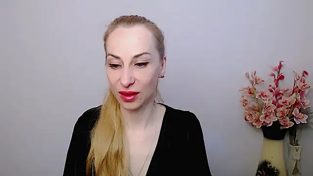 Snapshot of Create_your_own_sun chatting on 05-06-26, 06:19 Create your own sun online show from 05-06-26, 06:19
