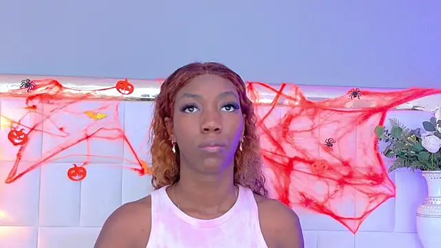 MadeleineHocker online show from 10-22-25, 01:11