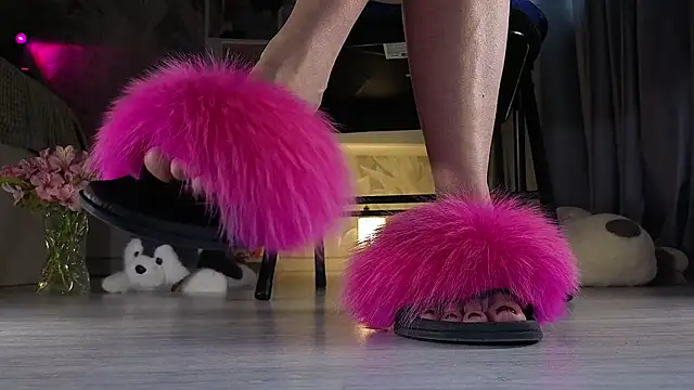 Snapshot of Feet_Heelss chatting on 01-15-26, 10:42 Feet Heelss online show from 01-15-26, 10:42