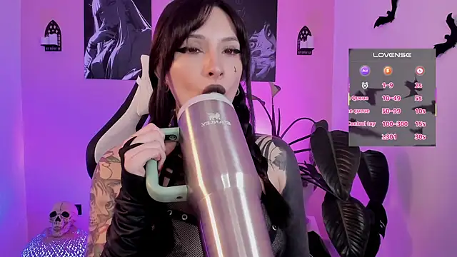 Snapshot of VelvetVampiree chatting on 09-24-25, 01:31 VelvetVampiree online show from 09-24-25, 01:31