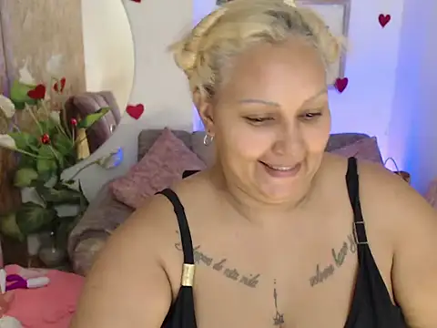 Snapshot of laleska_montenegro chatting on 11-25-25, 04:23 laleska montenegro online show from 11-25-25, 04:23