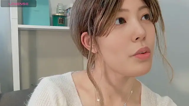 Snapshot of Nana_with chatting on 02-15-26, 09:11 Nana with online show from 02-15-26, 09:11