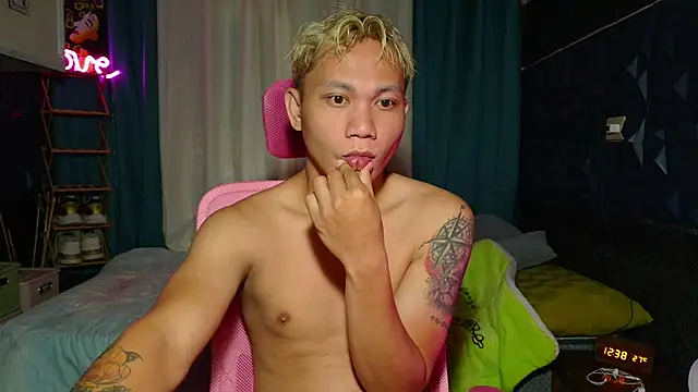 Snapshot of princenavheen chatting on 06-10-26, 02:12 princenavheen online show from 06-10-26, 02:12