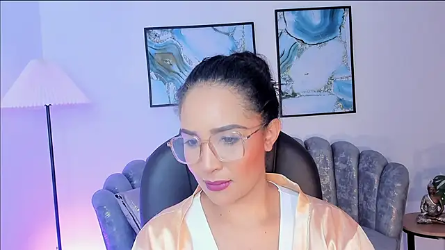 Snapshot of Sharon_breezee chatting on 10-26-25, 10:25 Sharon breezee online show from 10-26-25, 10:25