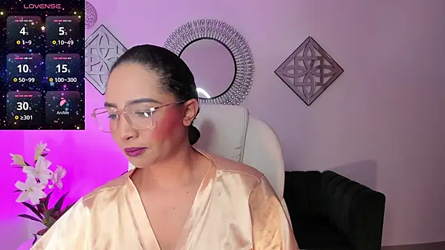 Snapshot of Sharon_breezee chatting on 11-08-25, 02:34 Sharon breezee online show from 11-08-25, 02:34