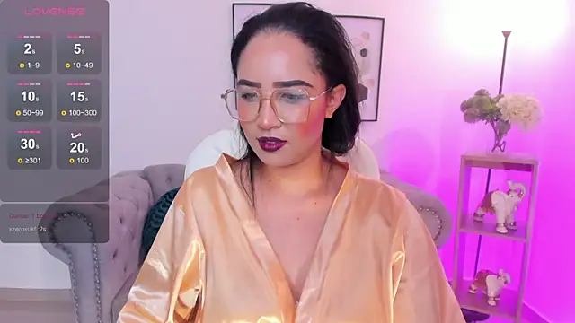 Snapshot of Sharon_breezee chatting on 11-23-25, 05:18 Sharon breezee online show from 11-23-25, 05:18