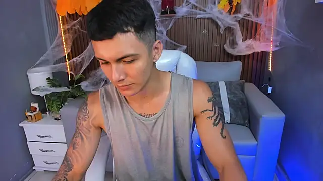 Leo santoro online show from 10-22-25, 03:45