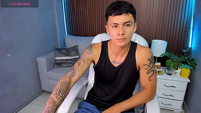 Leo santoro online show from 11-29-25, 01:58