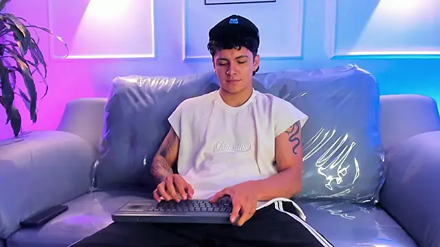 Leo santoro online show from 03-26-26, 01:38