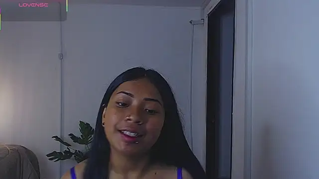 Snapshot of LilyCutee_ chatting on 10-08-25, 07:11 LilyCutee online show from 10-08-25, 07:11