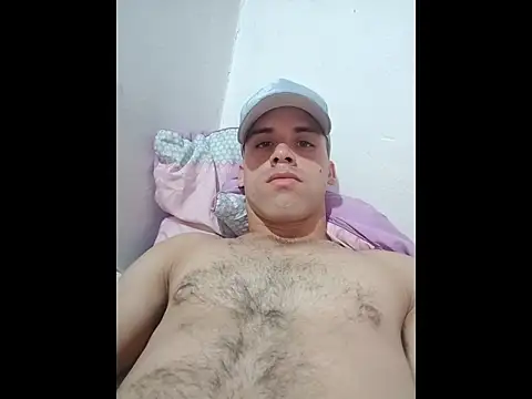 Snapshot of alex-golden chatting on 12-15-25, 04:00 alex-golden online show from 12-15-25, 04:00