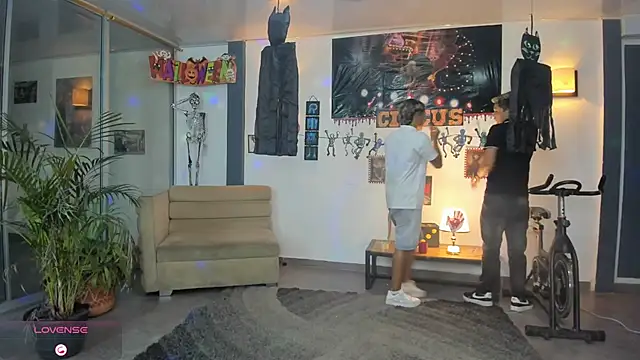 Bisexlifehot   online show from 10-23-25, 11:14