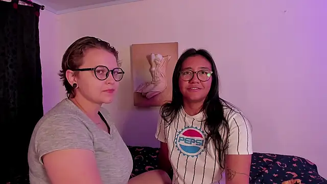 Snapshot of CrazyCakes_ chatting on 12-16-25, 04:01 CrazyCakes online show from 12-16-25, 04:01