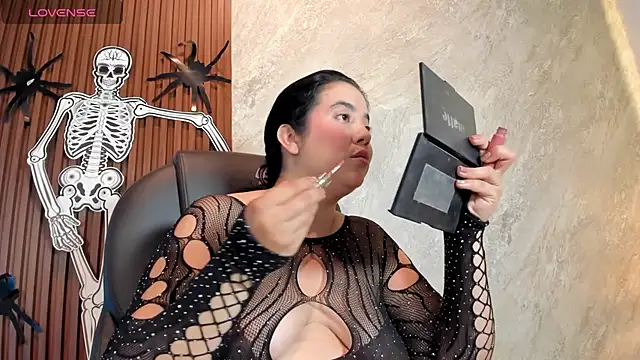 Snapshot of _Cris_Spicy_ chatting on 10-28-25, 07:05 Cris Spicy online show from 10-28-25, 07:05