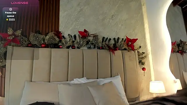 Snapshot of _Cris_Spicy_ chatting on 12-14-25, 06:45 Cris Spicy online show from 12-14-25, 06:45