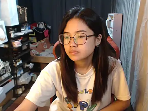 urhoneybunny25 online show from 10-10-25, 11:26