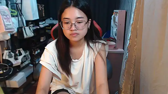 urhoneybunny25 online show from 10-13-25, 08:36