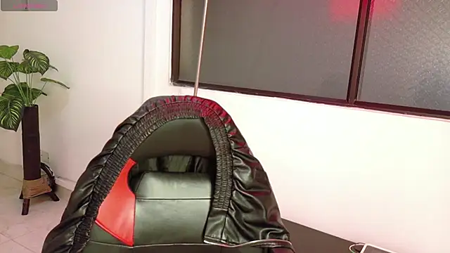 Snapshot of Hell_Girll_ chatting on 11-09-25, 03:38 Hell Girll online show from 11-09-25, 03:38