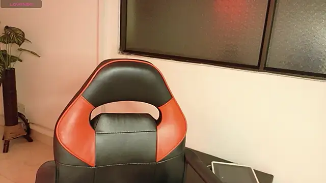 Snapshot of Hell_Girll_ chatting on 11-17-25, 03:56 Hell Girll online show from 11-17-25, 03:56