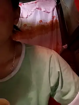 Snapshot of Phuongphuongg chatting on 09-10-25, 05:29 Phuongphuongg online show from 09-10-25, 05:29