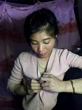 Snapshot of Phuongphuongg chatting on 09-11-25, 12:55 Phuongphuongg online show from 09-11-25, 12:55