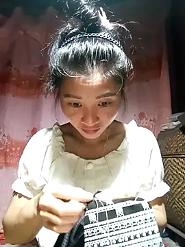 Snapshot of Phuongphuongg chatting on 09-27-25, 02:11 Phuongphuongg online show from 09-27-25, 02:11