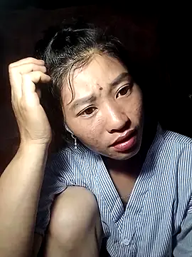 Snapshot of Phuongphuongg chatting on 10-14-25, 01:45 Phuongphuongg online show from 10-14-25, 01:45