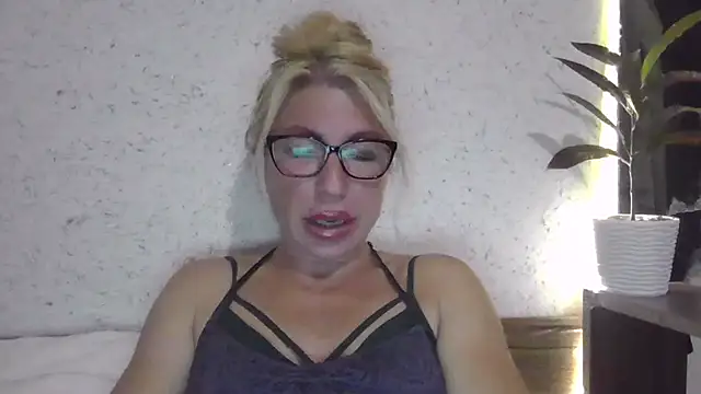 fox red lady7 online show from 10-02-25, 07:32