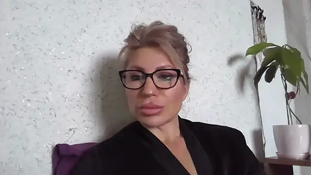 fox red lady7 online show from 04-15-26, 08:21