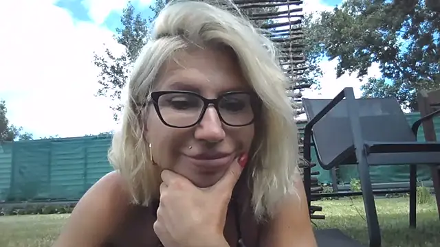 Snapshot of fox_red_lady7 chatting on 07-05-26, 10:33 fox red lady7 online show from 07-05-26, 10:33
